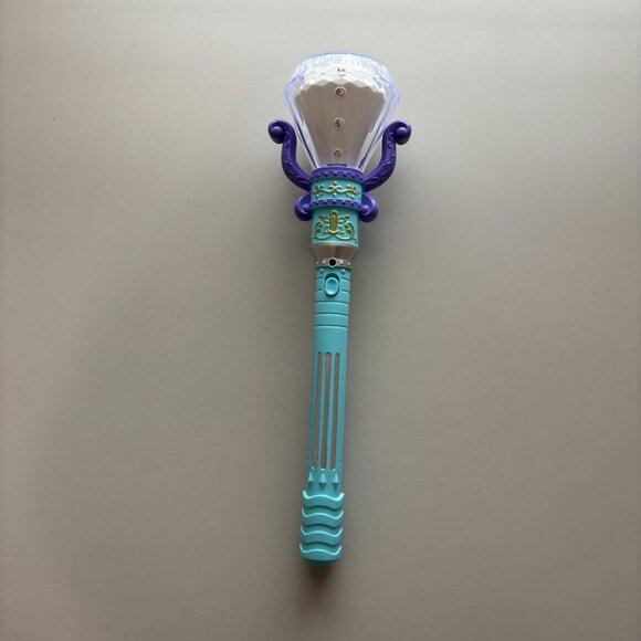 Frozen, Queen Elsa, complete dress up kit! Dress plays 2 songs, wand lights up! - Picture 11 of 12